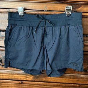 Navy blue North Face short - Size M